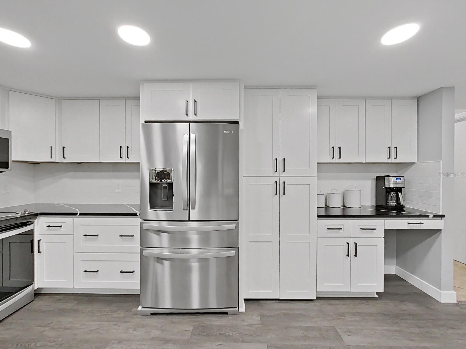 Image 14 of 53 For 852 Village Way