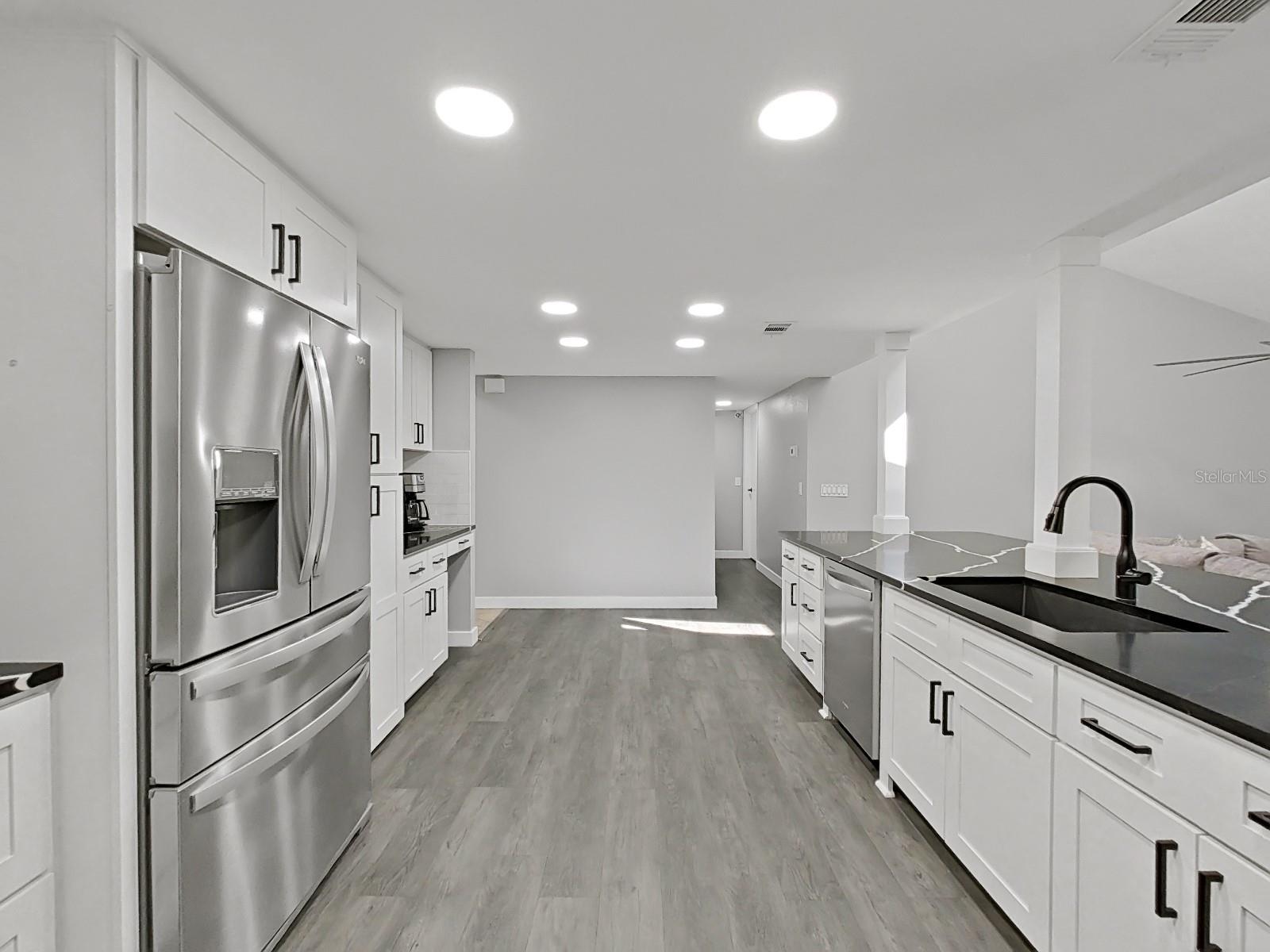Image 16 of 53 For 852 Village Way
