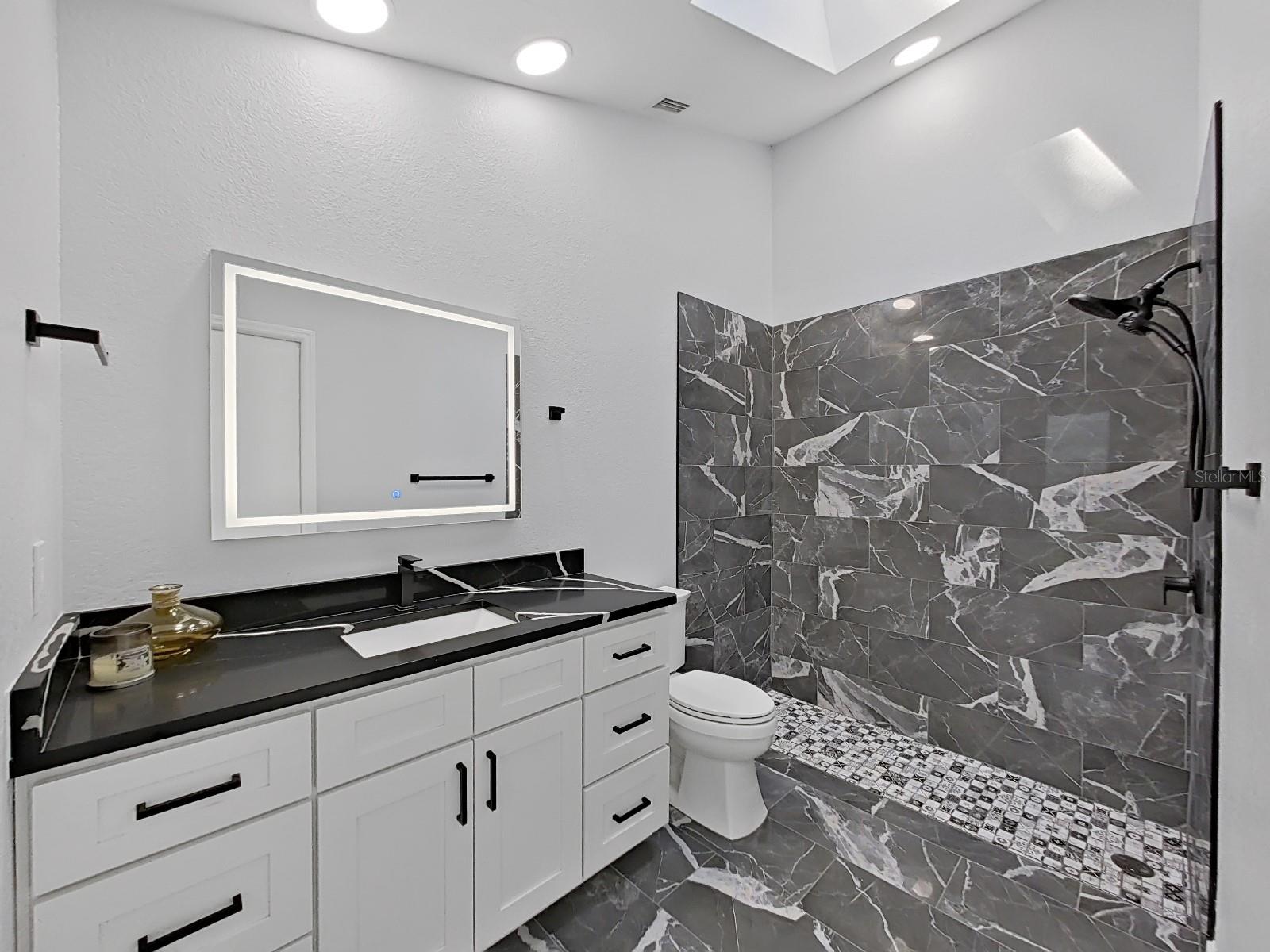 Image 23 of 53 For 852 Village Way