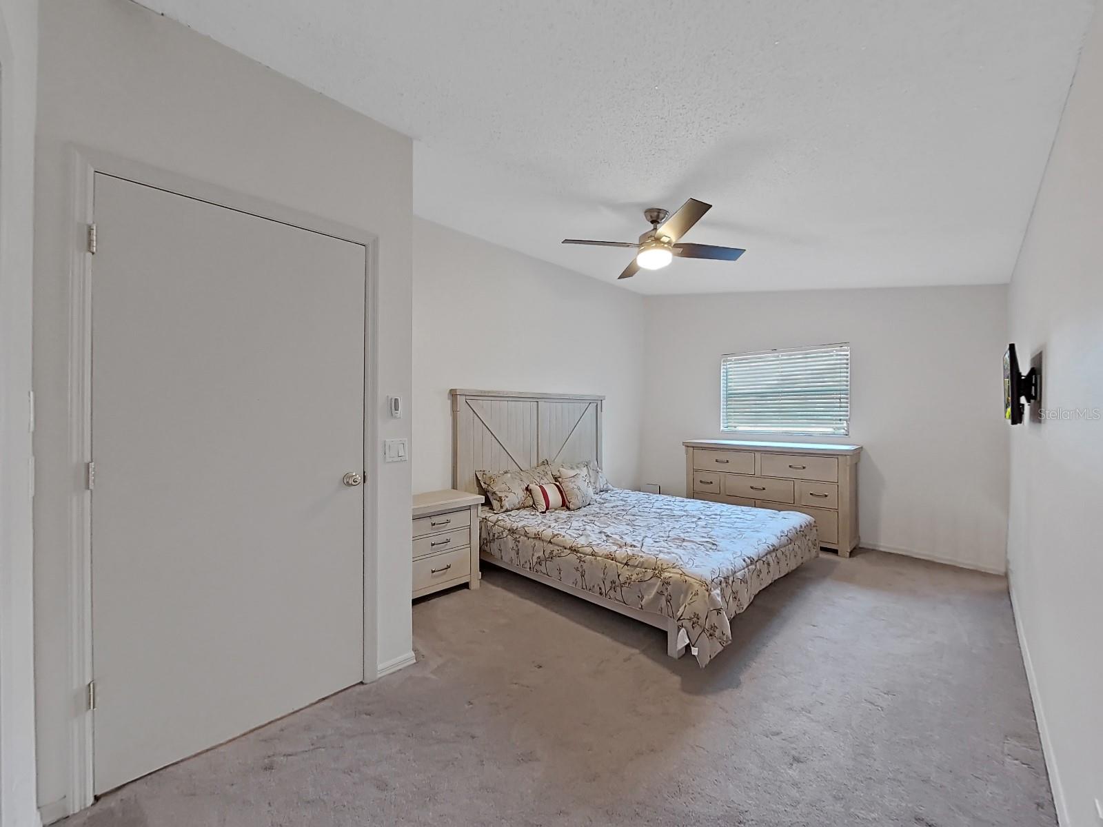 Image 31 of 53 For 852 Village Way