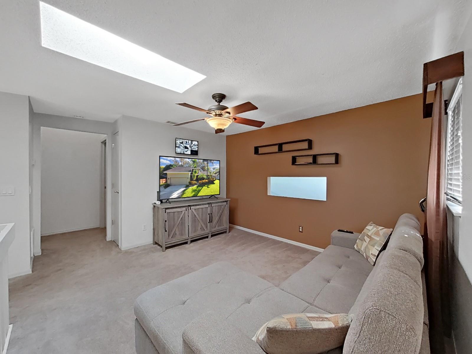 Image 32 of 53 For 852 Village Way