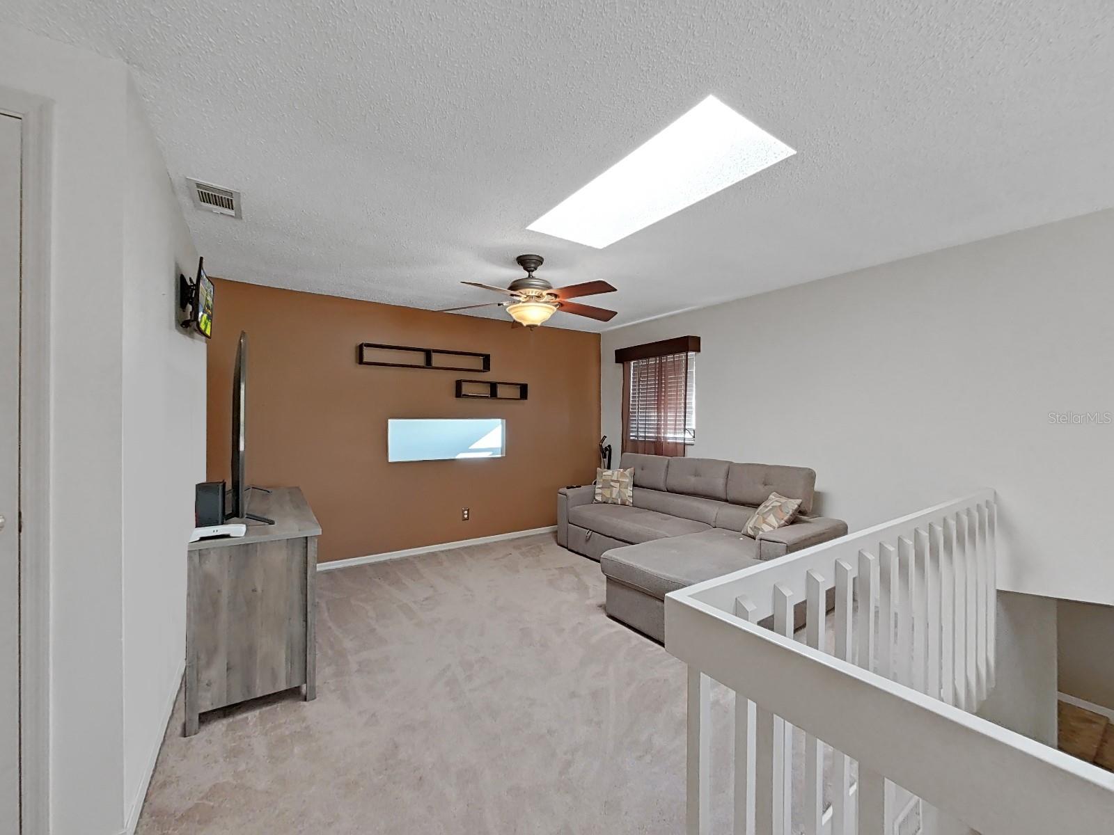 Image 33 of 53 For 852 Village Way