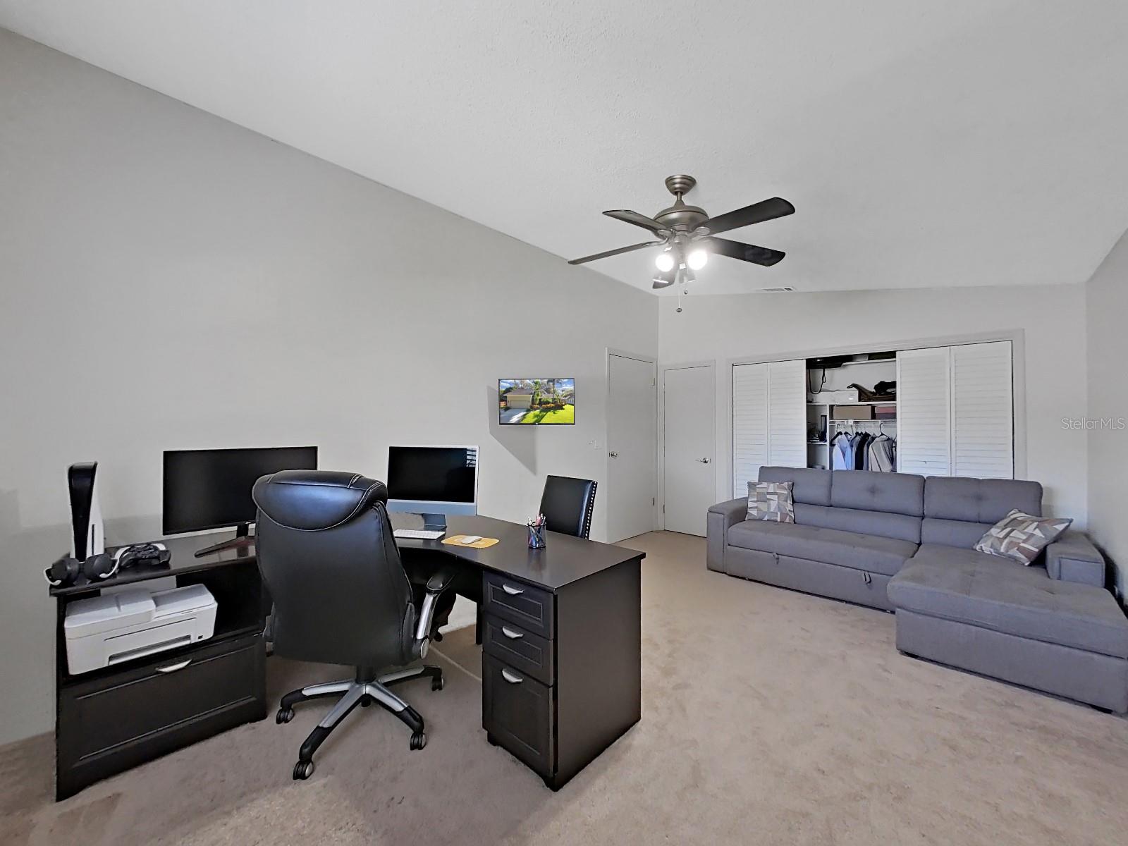 Image 35 of 53 For 852 Village Way