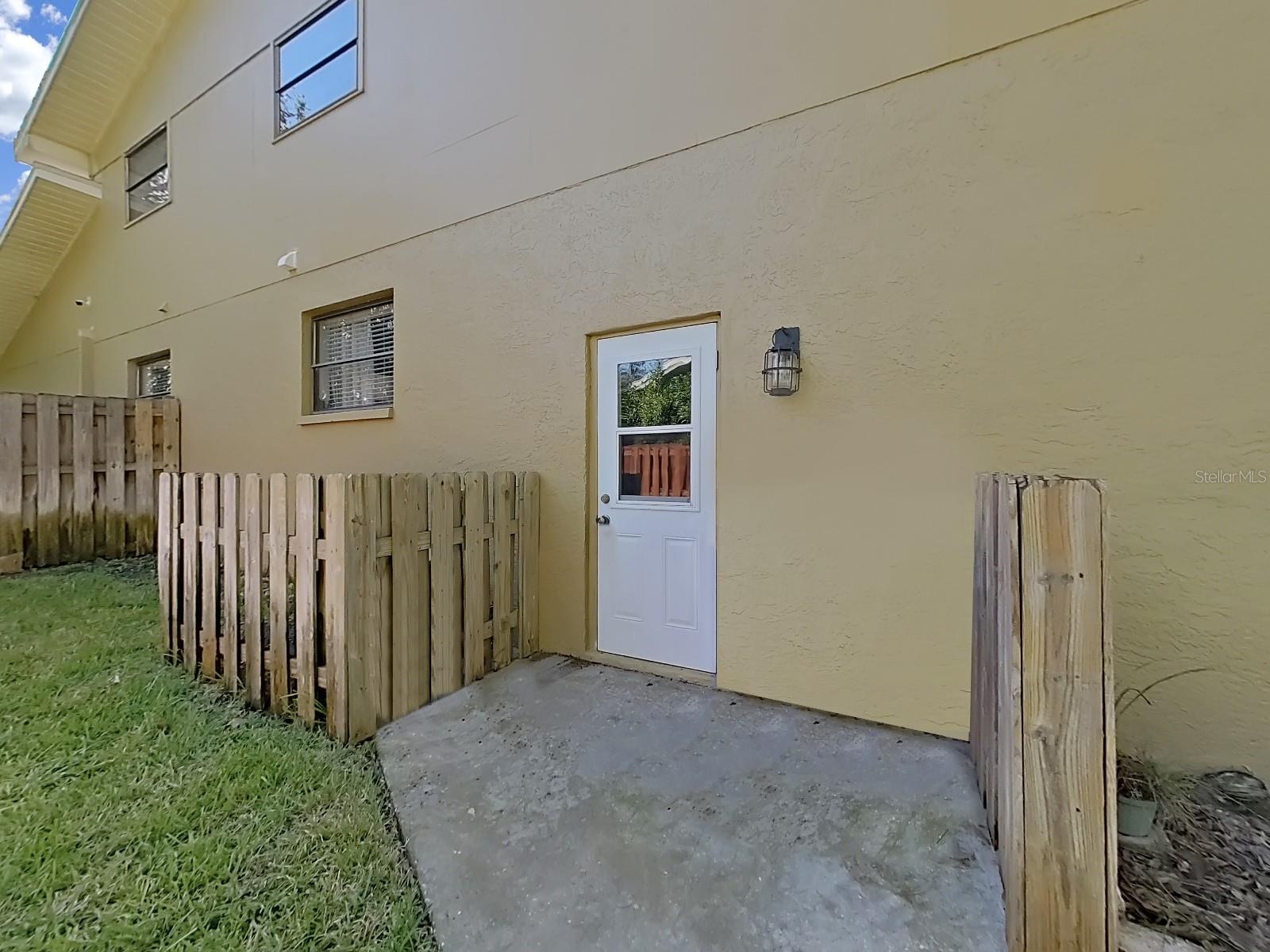 Image 40 of 53 For 852 Village Way