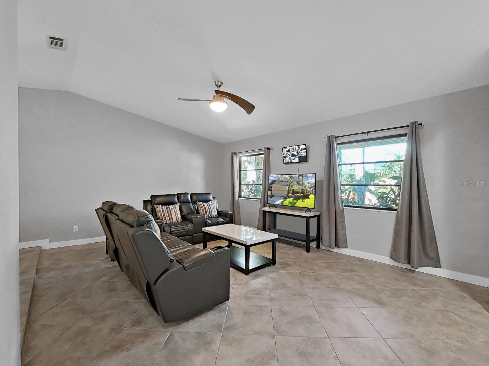 Image 6 of 53 For 852 Village Way