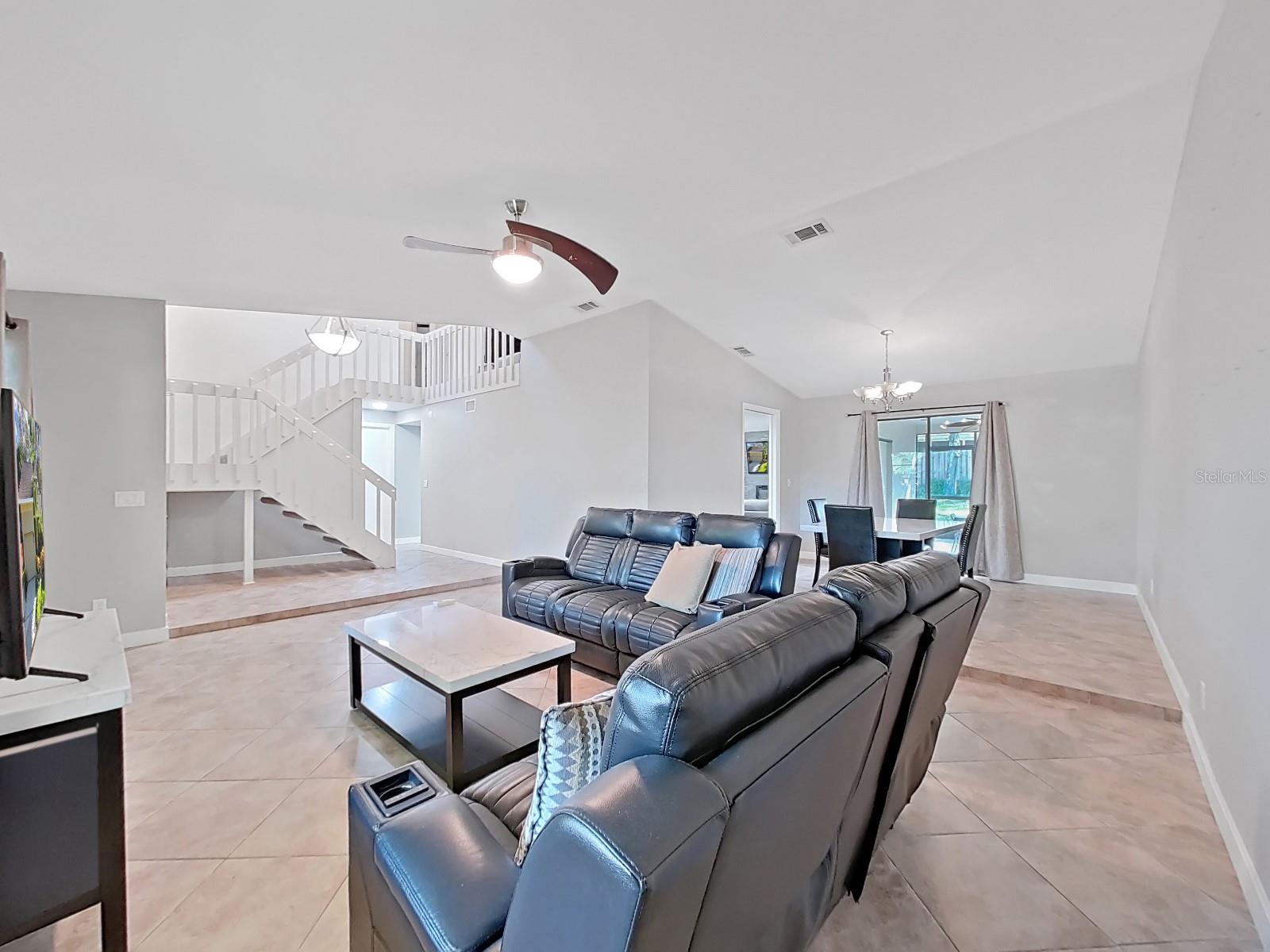 Image 7 of 53 For 852 Village Way
