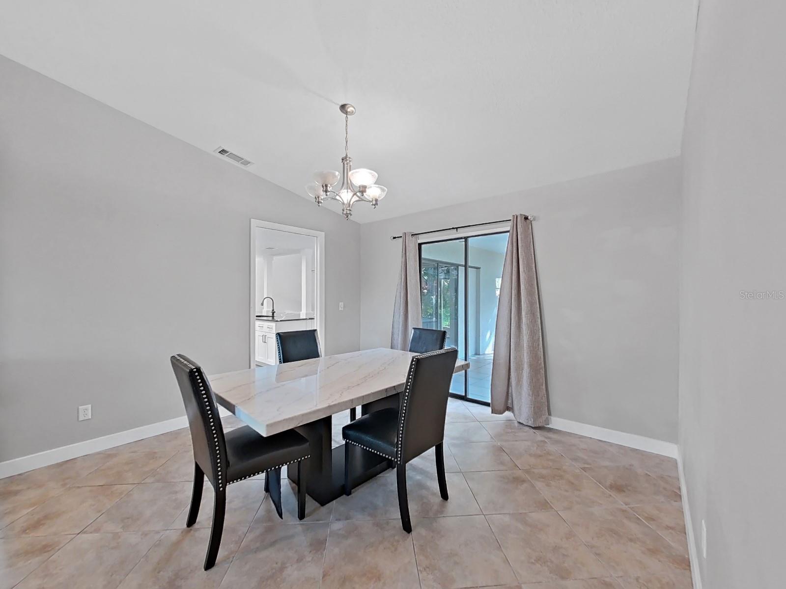 Image 9 of 53 For 852 Village Way