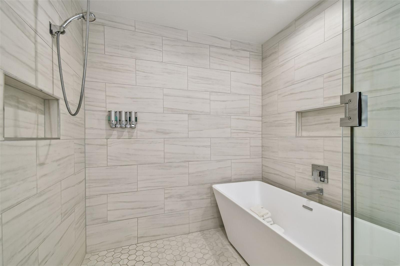 Image 38 of 98 For 5120 Marina Way 15005