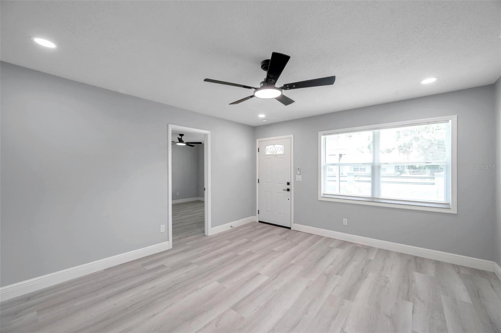 Listing photo id 9 for 5709 Charles Drive