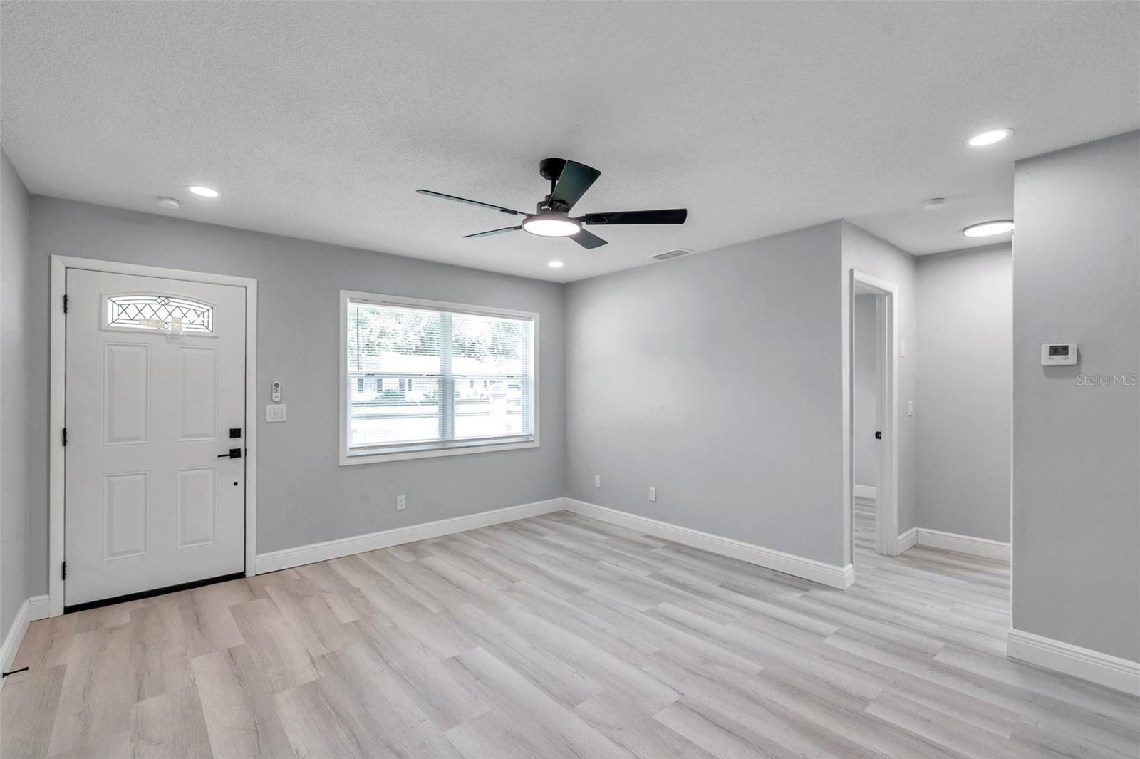 Listing photo id 10 for 5709 Charles Drive