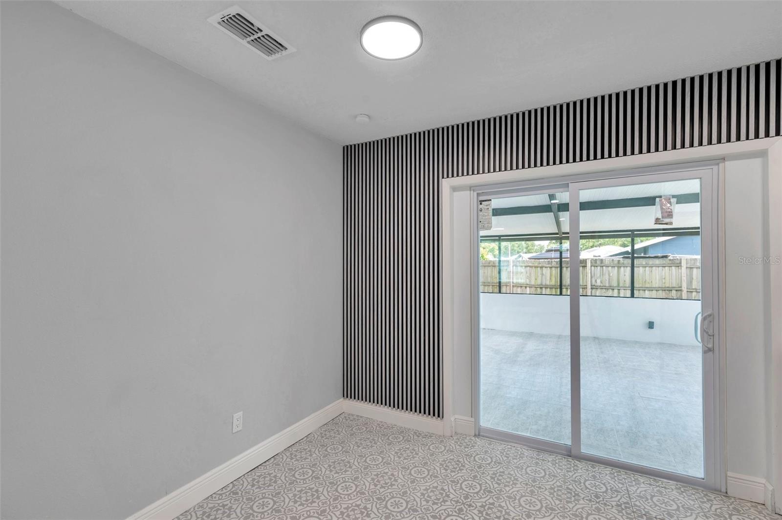 Listing photo id 11 for 5709 Charles Drive