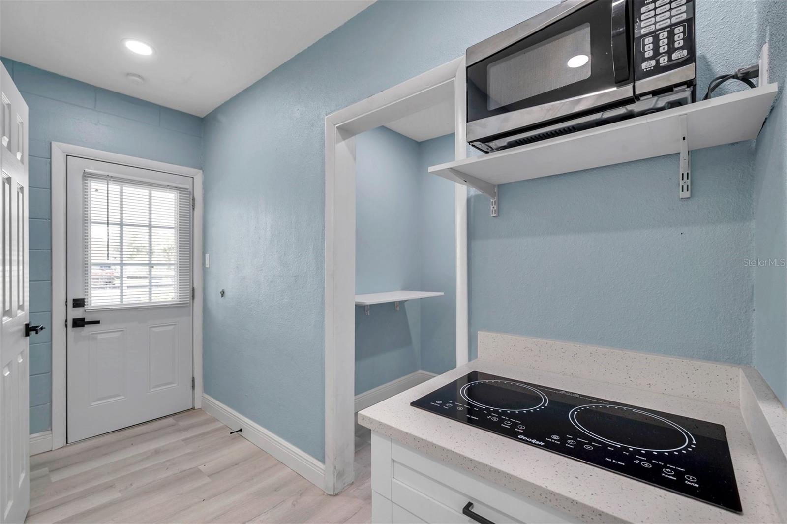 Listing photo id 12 for 5709 Charles Drive
