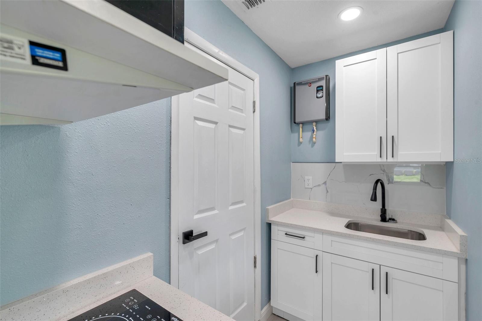 Listing photo id 13 for 5709 Charles Drive