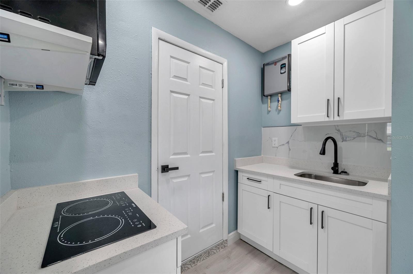 Listing photo id 15 for 5709 Charles Drive