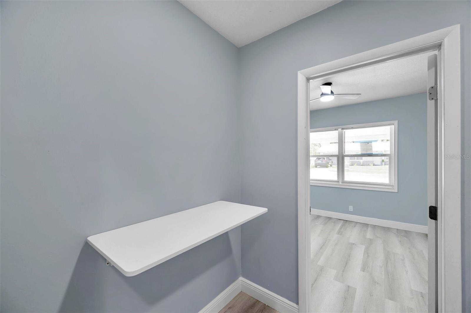 Listing photo id 18 for 5709 Charles Drive
