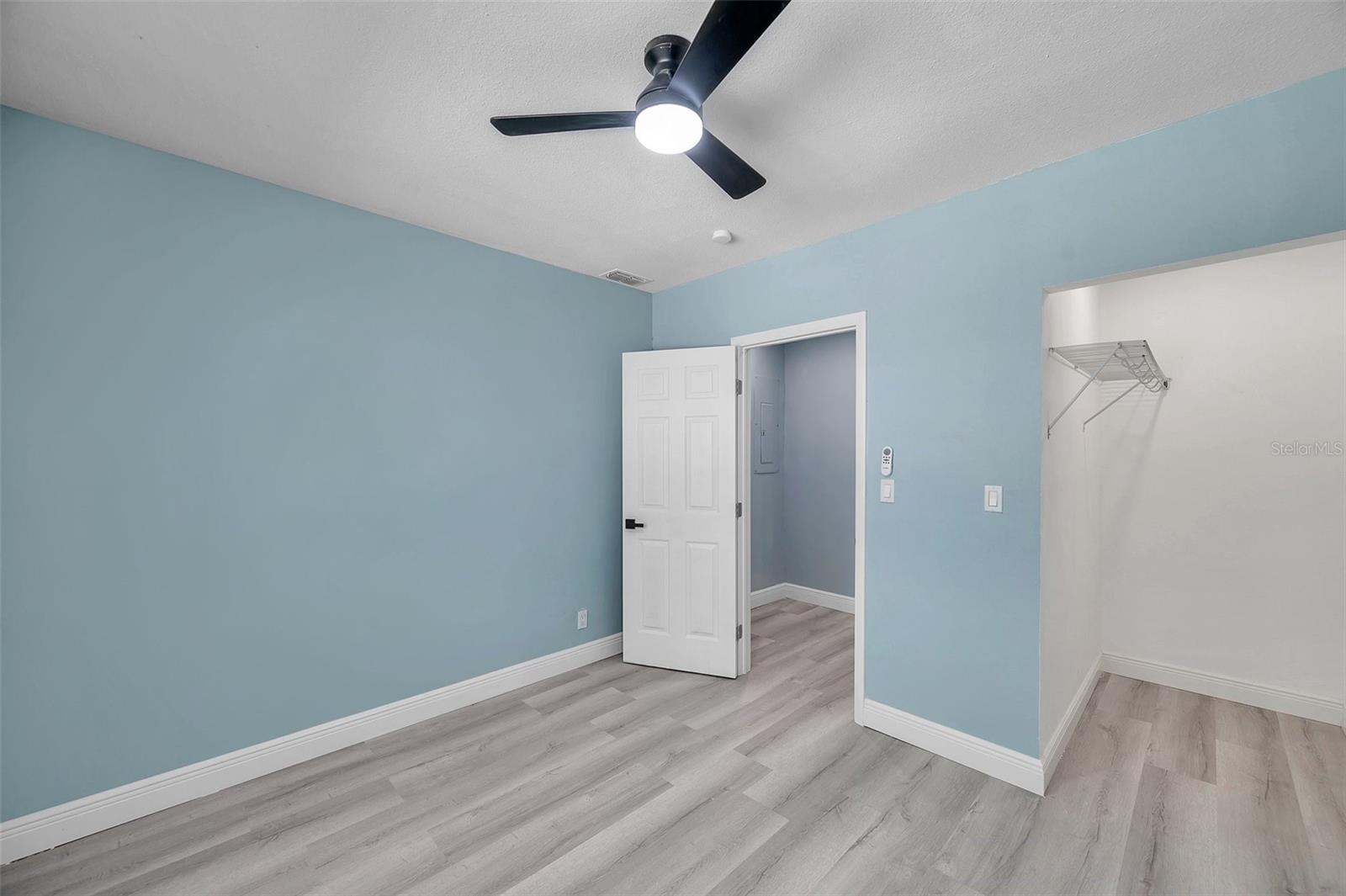 Listing photo id 21 for 5709 Charles Drive