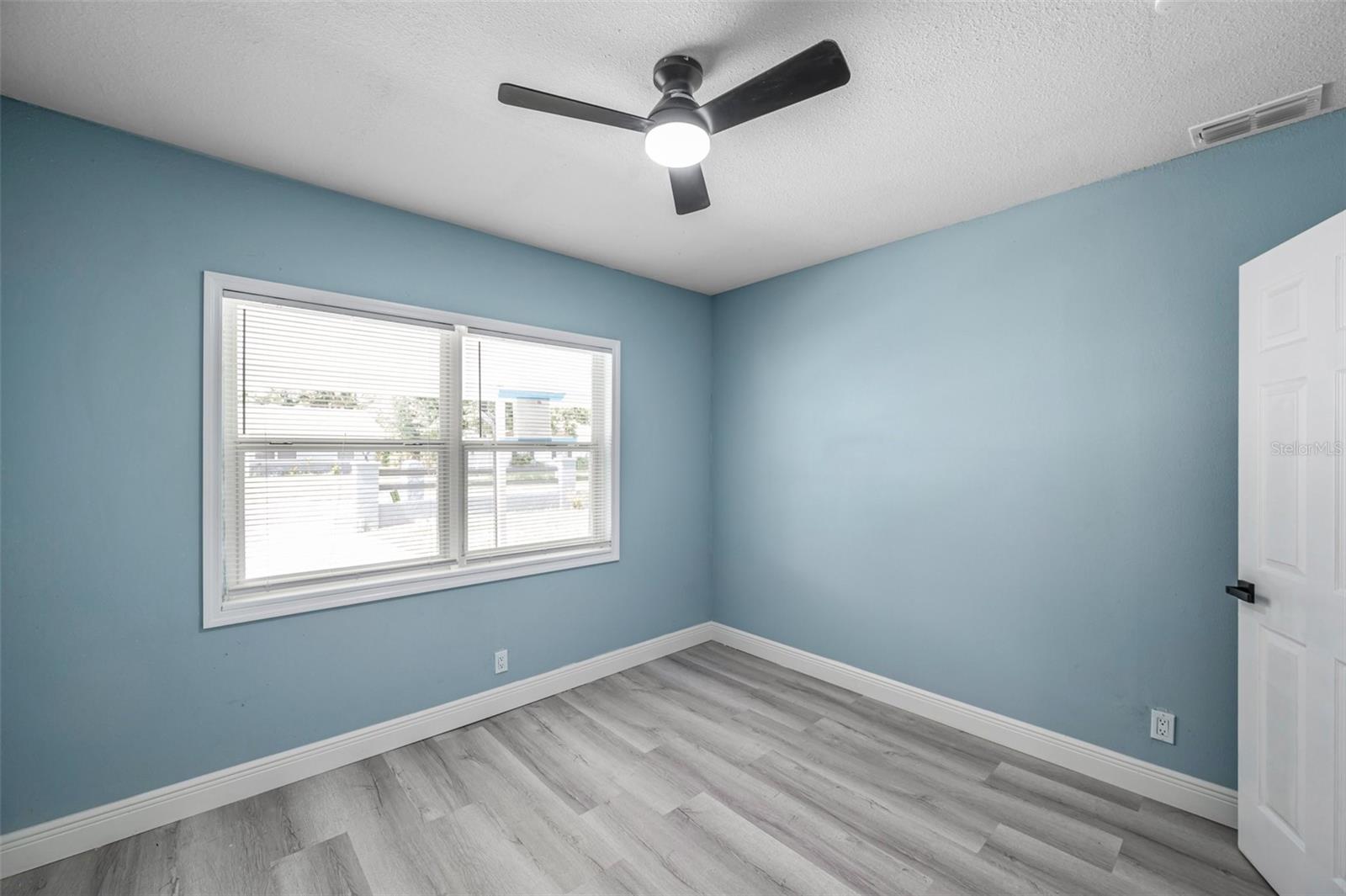 Listing photo id 22 for 5709 Charles Drive