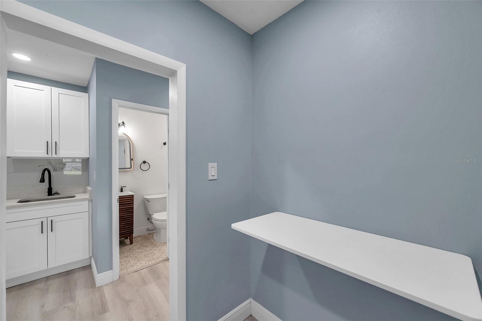 Listing photo id 23 for 5709 Charles Drive