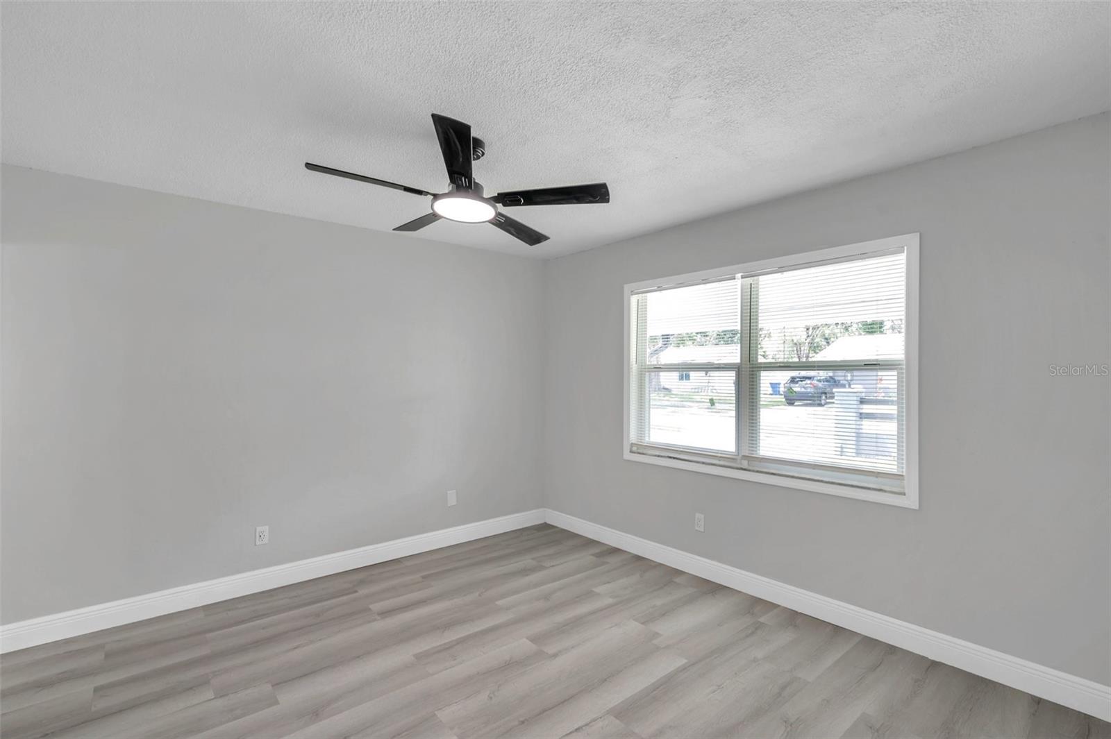 Listing photo id 24 for 5709 Charles Drive