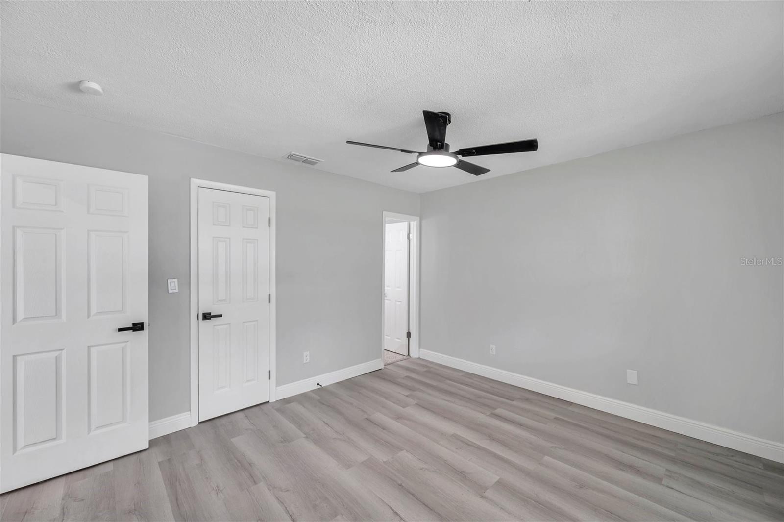 Listing photo id 25 for 5709 Charles Drive