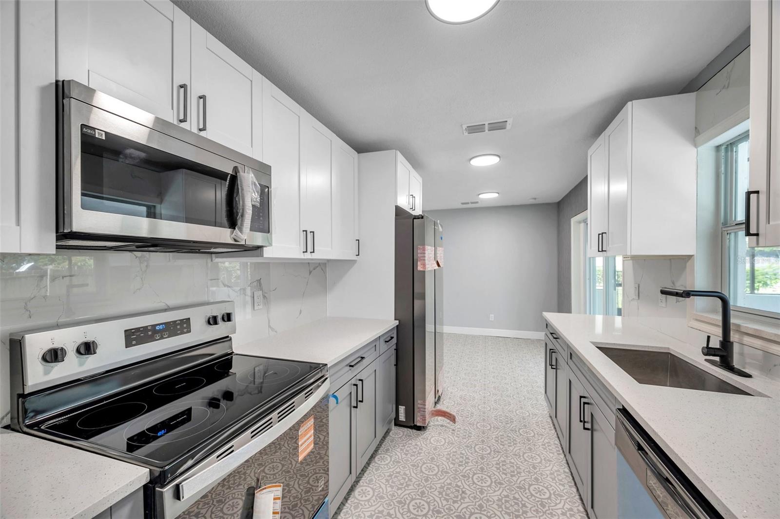 Listing photo id 1 for 5709 Charles Drive