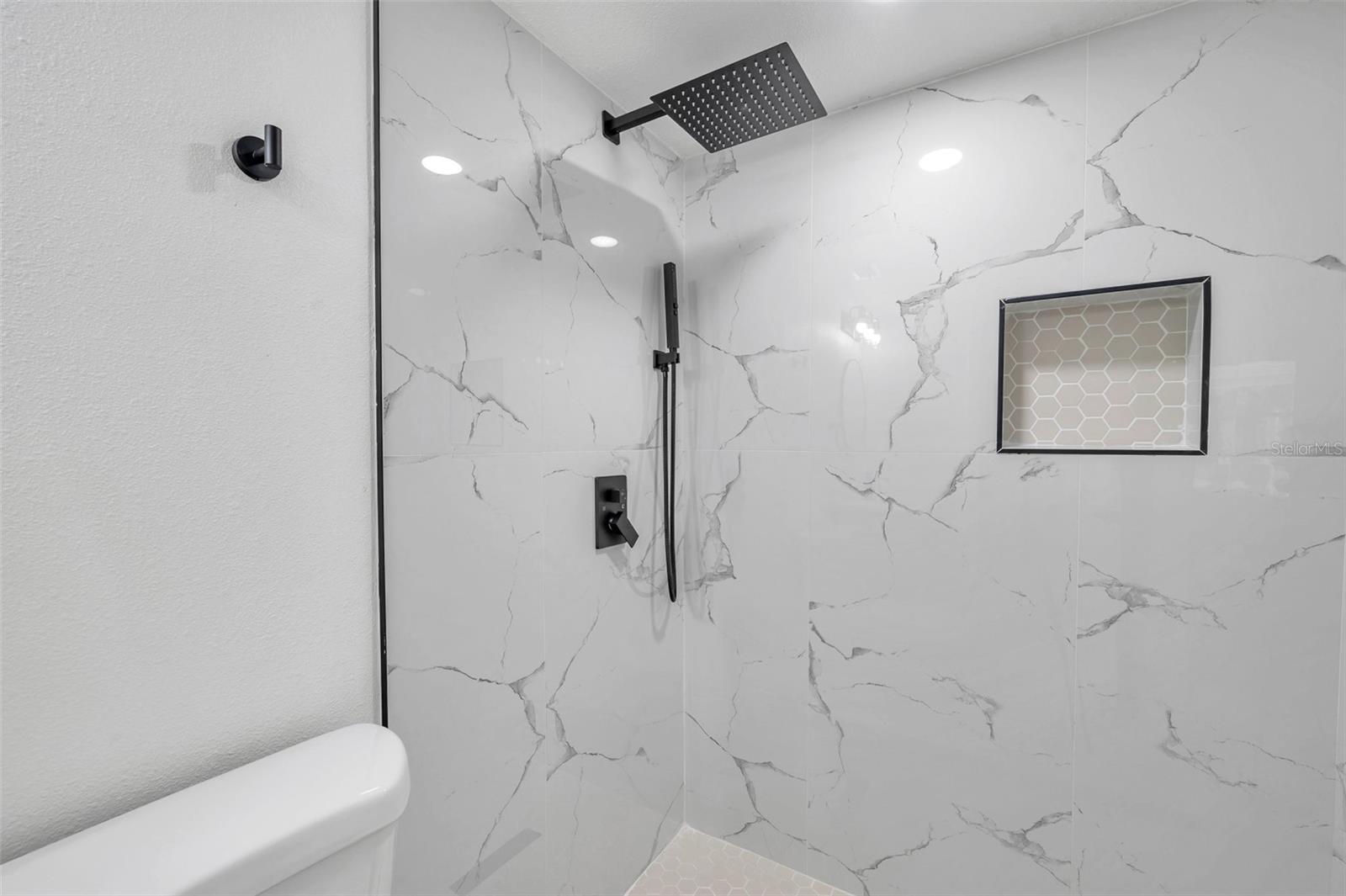 Listing photo id 29 for 5709 Charles Drive
