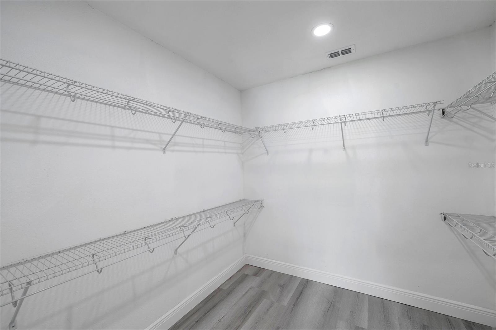 Listing photo id 30 for 5709 Charles Drive