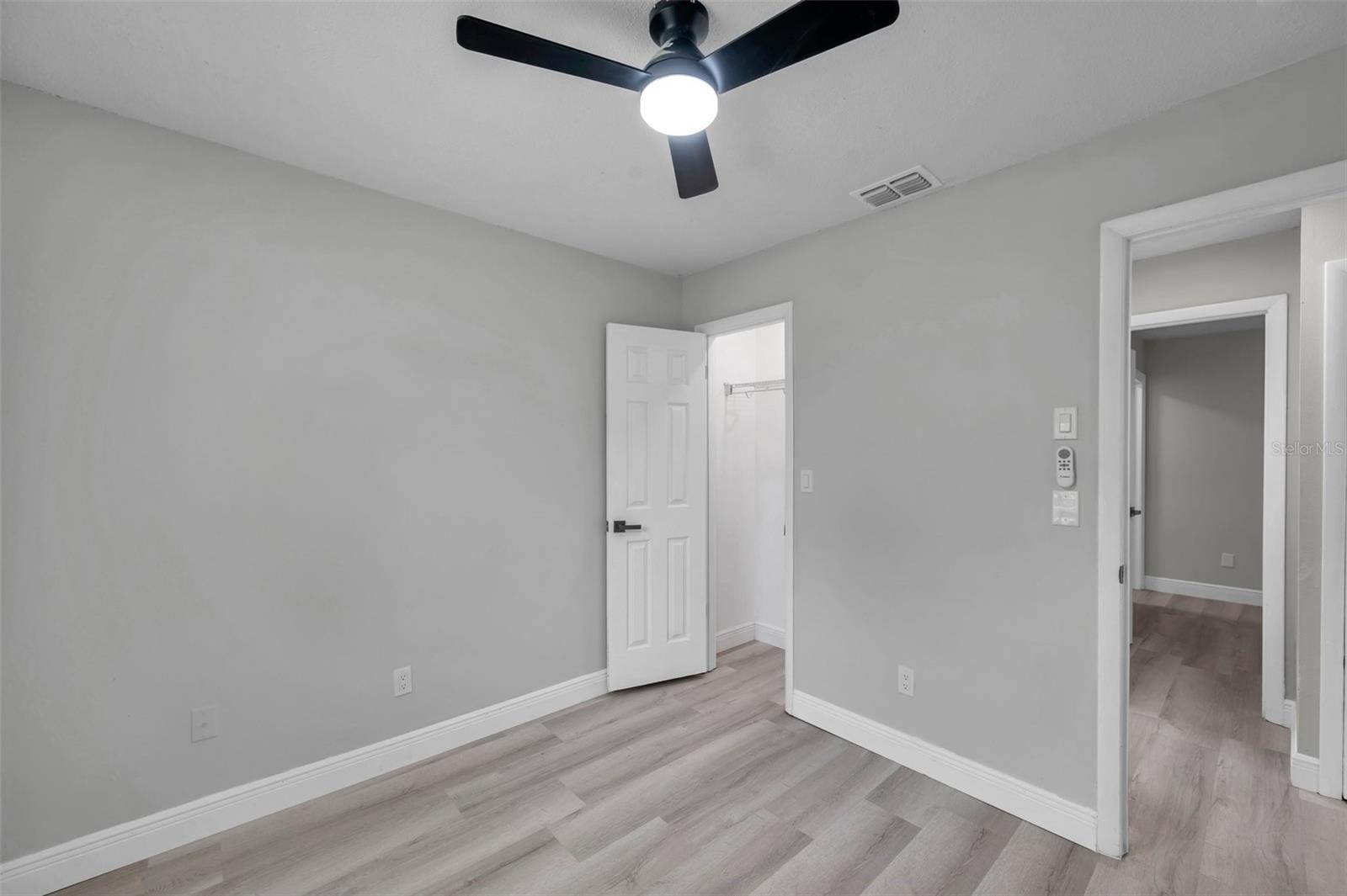 Listing photo id 32 for 5709 Charles Drive