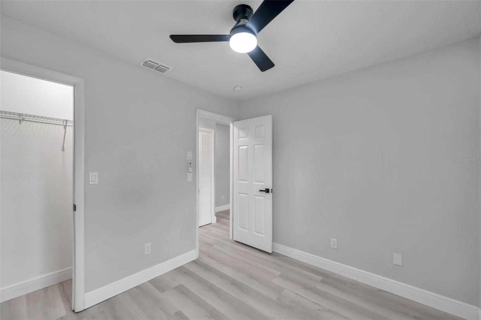 Listing photo id 33 for 5709 Charles Drive