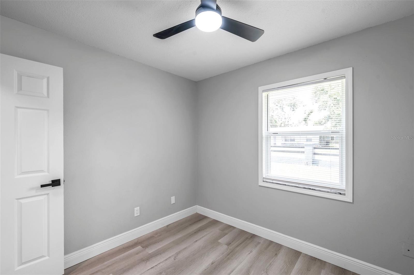 Listing photo id 34 for 5709 Charles Drive