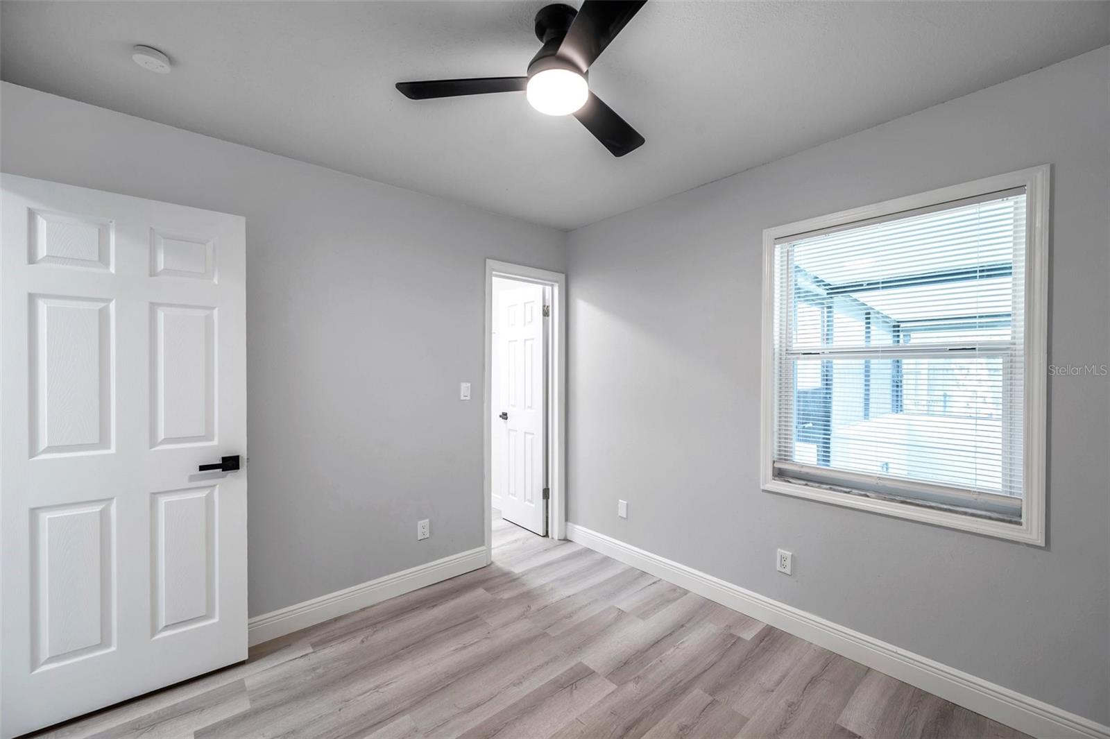 Listing photo id 36 for 5709 Charles Drive