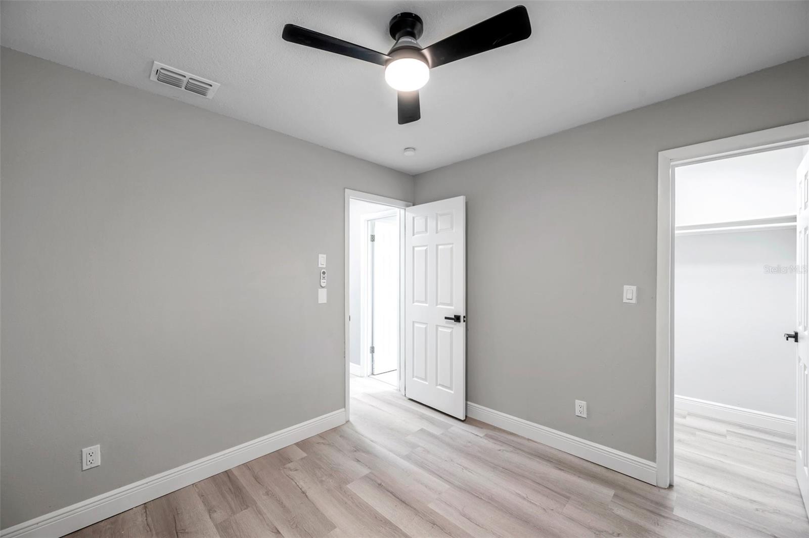 Listing photo id 37 for 5709 Charles Drive