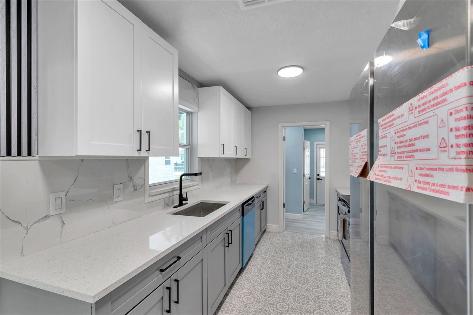 Listing photo id 2 for 5709 Charles Drive