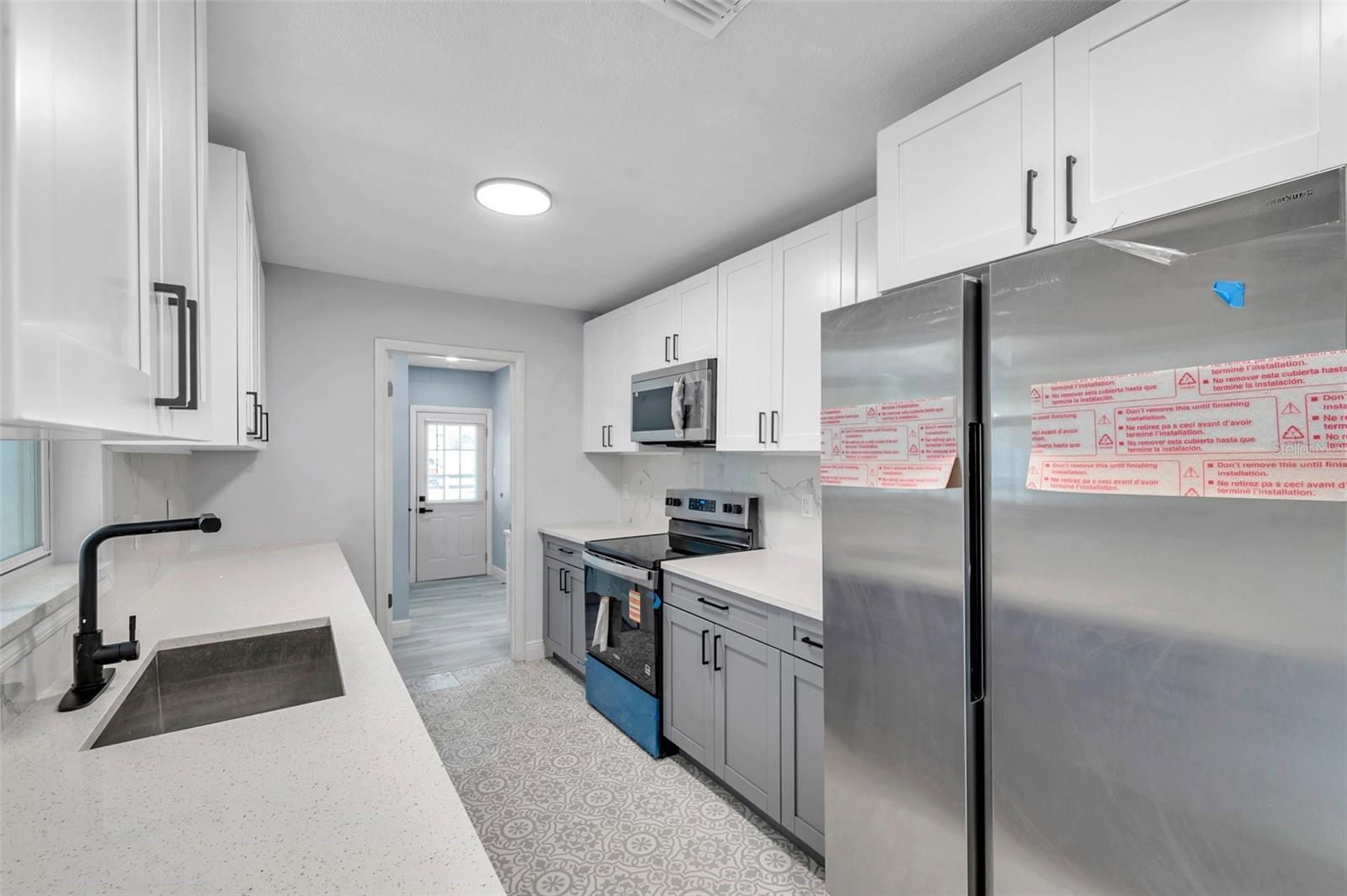 Listing photo id 3 for 5709 Charles Drive
