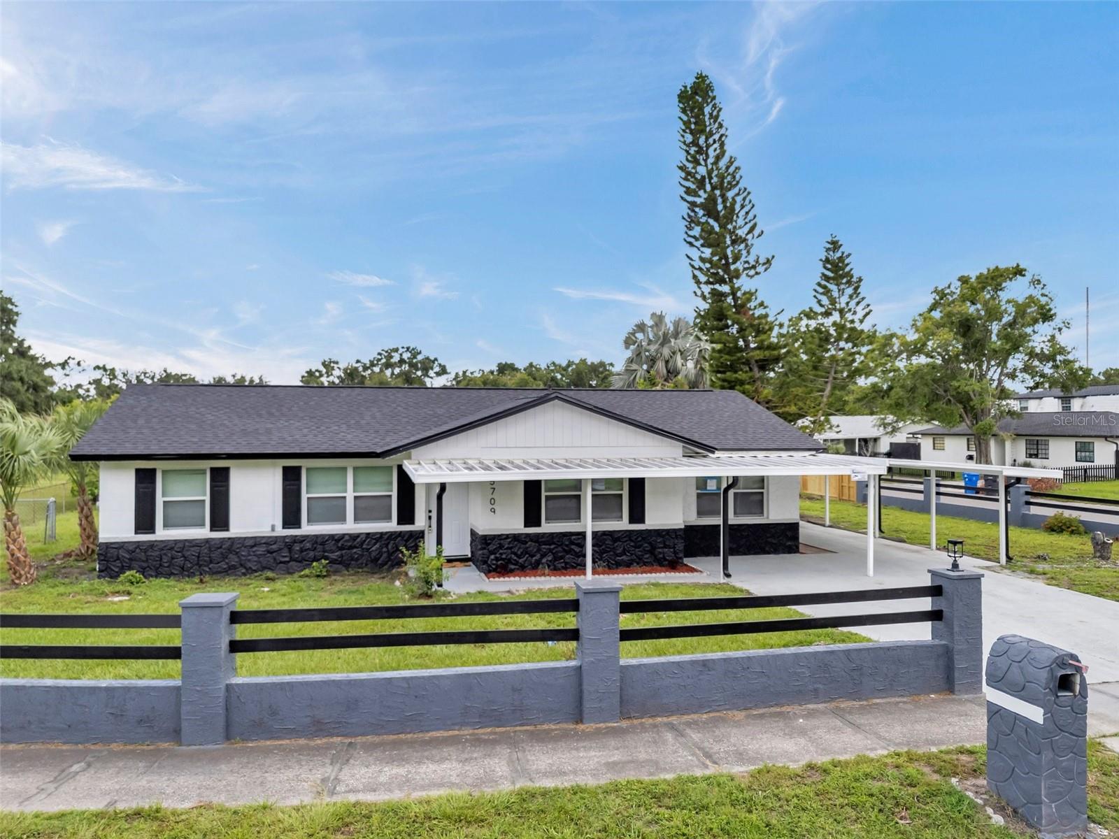 Listing photo id 49 for 5709 Charles Drive