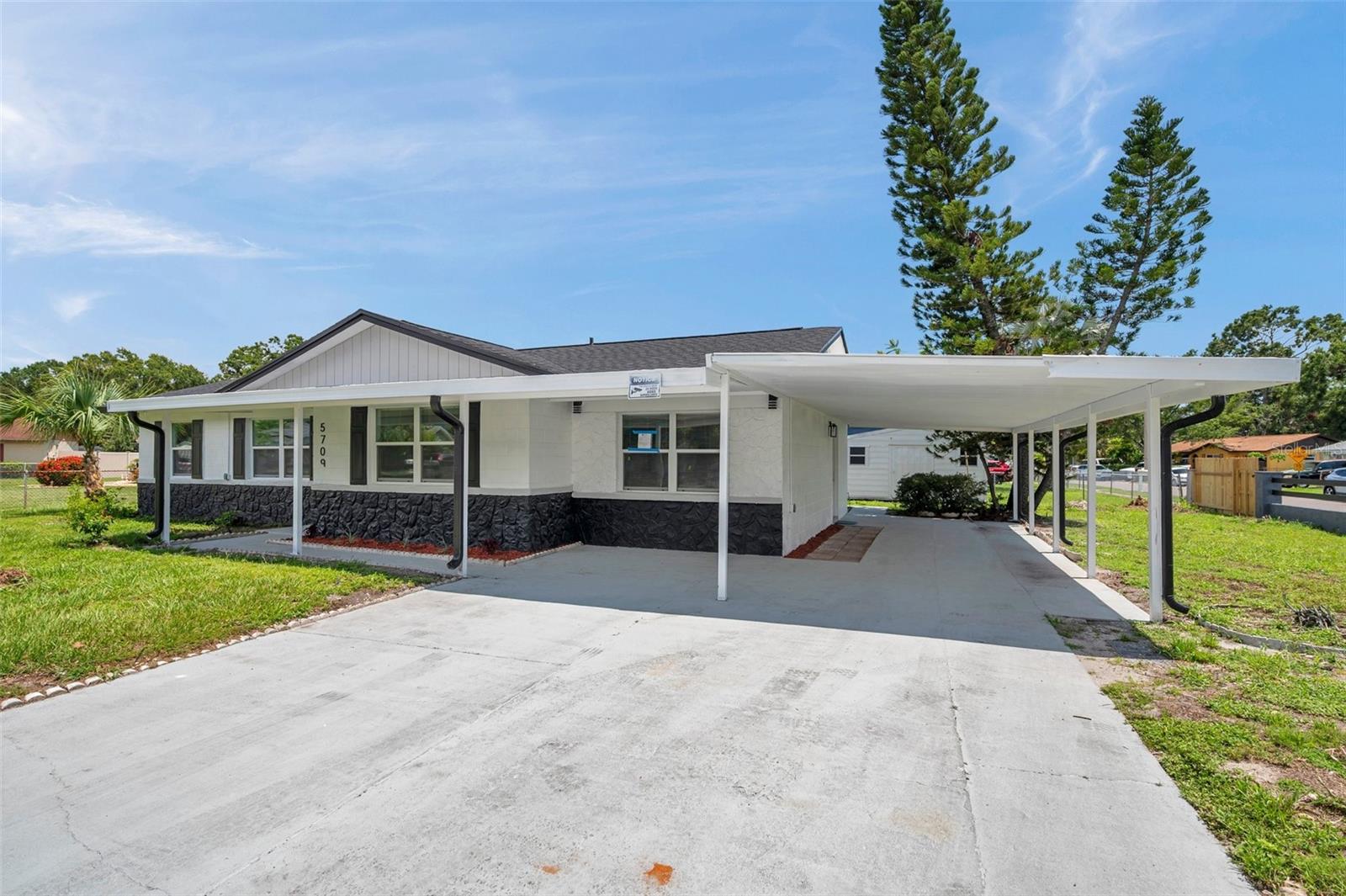 Listing photo id 52 for 5709 Charles Drive