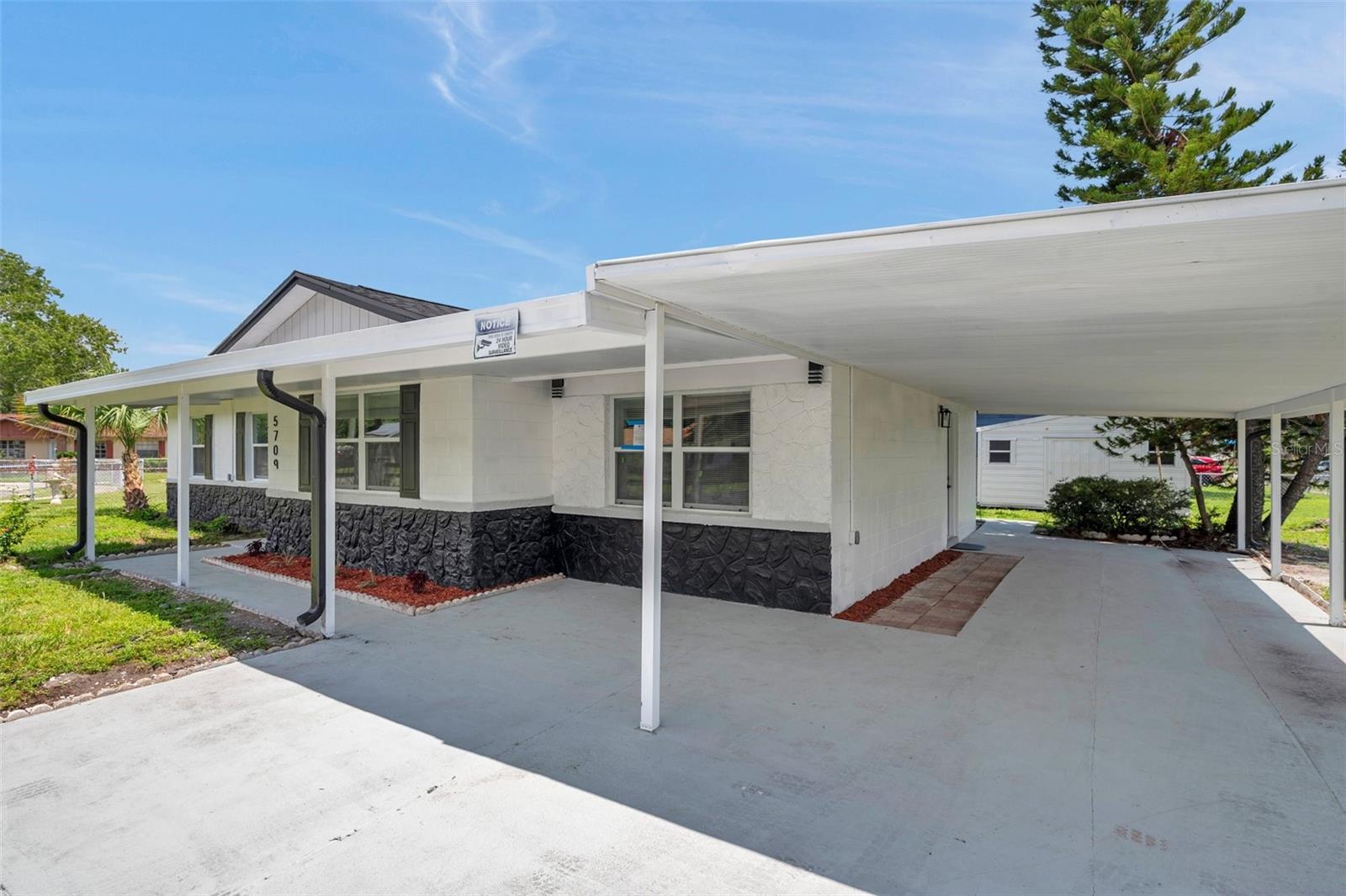 Listing photo id 54 for 5709 Charles Drive