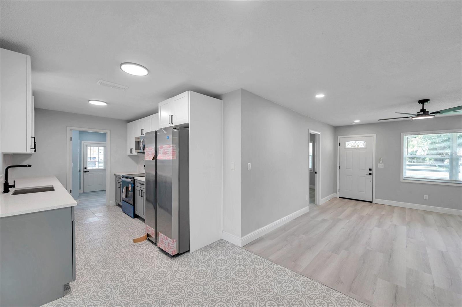 Listing photo id 6 for 5709 Charles Drive