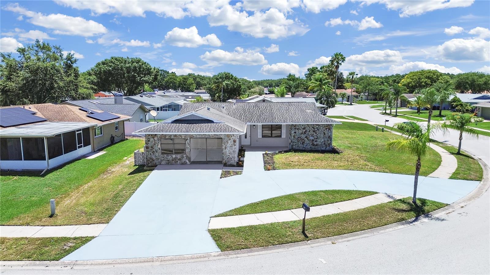 Image 4 of 51 For 4652 Swallowtail Drive