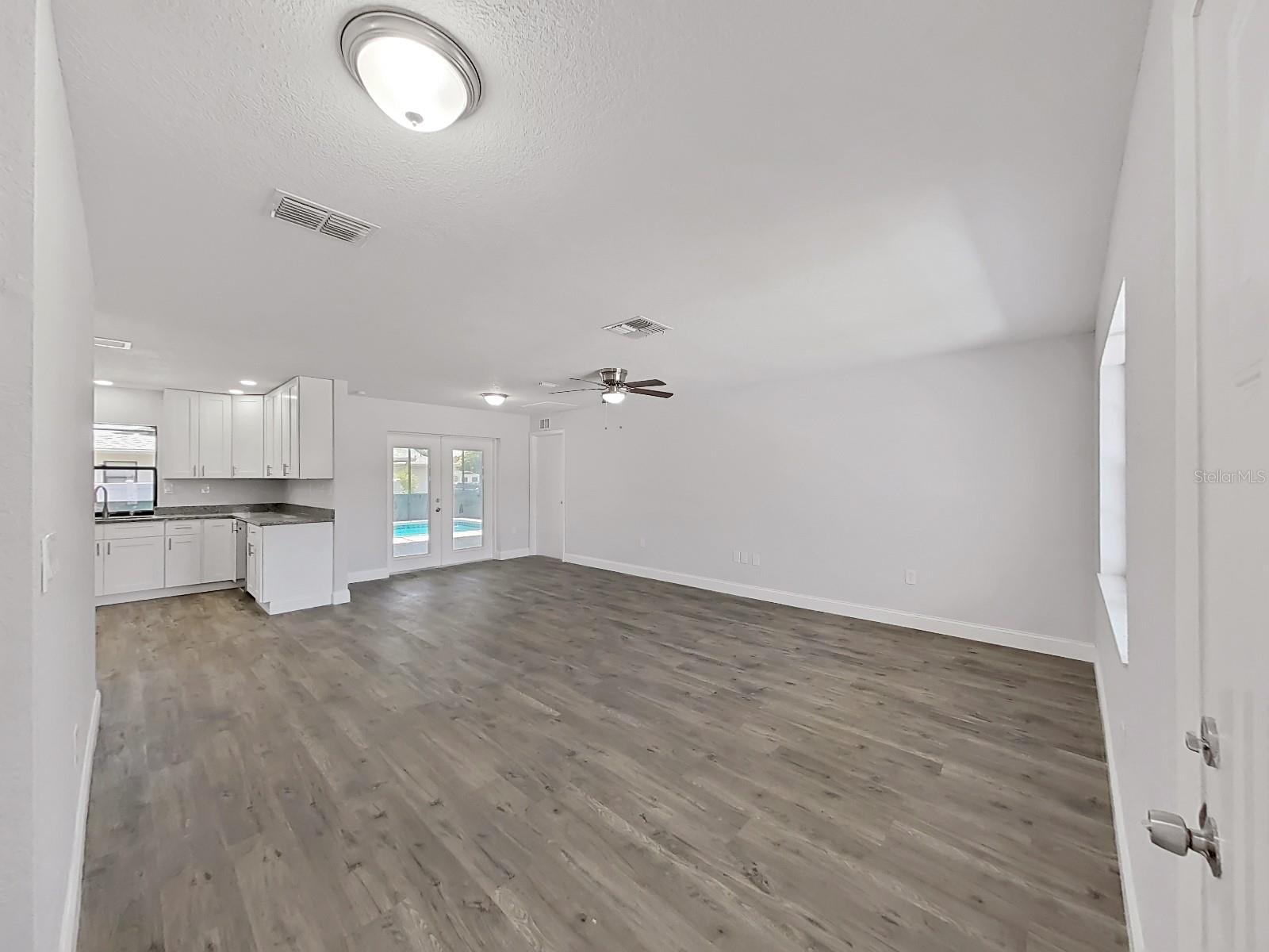 Image 9 of 51 For 4652 Swallowtail Drive