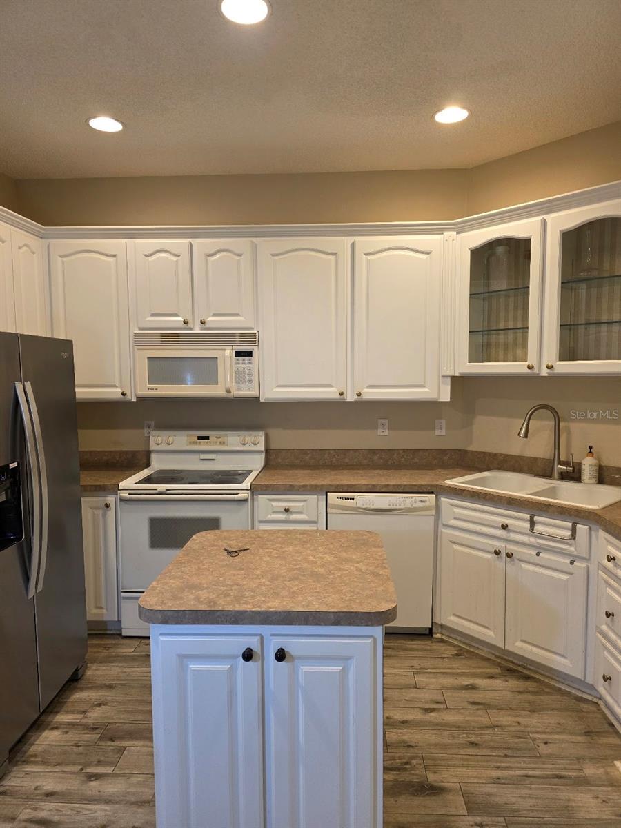 Image 6 of 22 For 1050 Starkey Road 2202