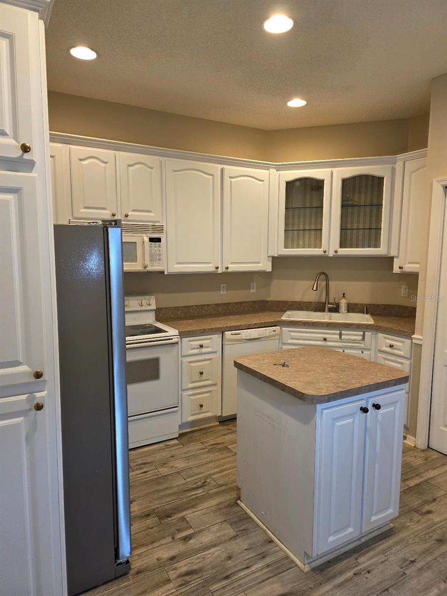 Image 7 of 22 For 1050 Starkey Road 2202
