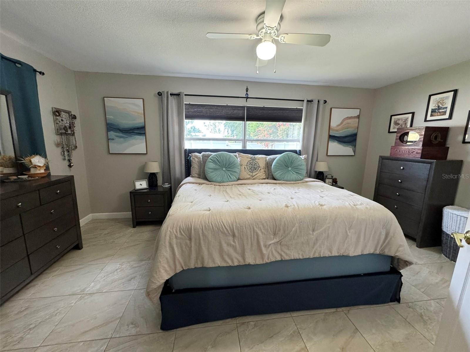 Image 11 of 33 For 4242 7th Avenue N