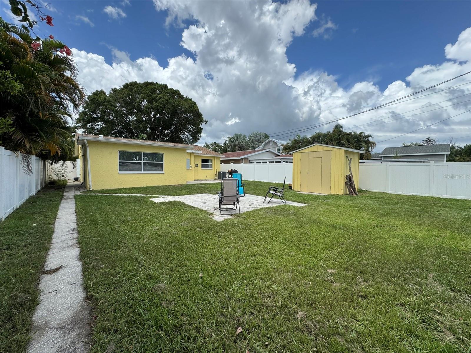 Image 23 of 33 For 4242 7th Avenue N