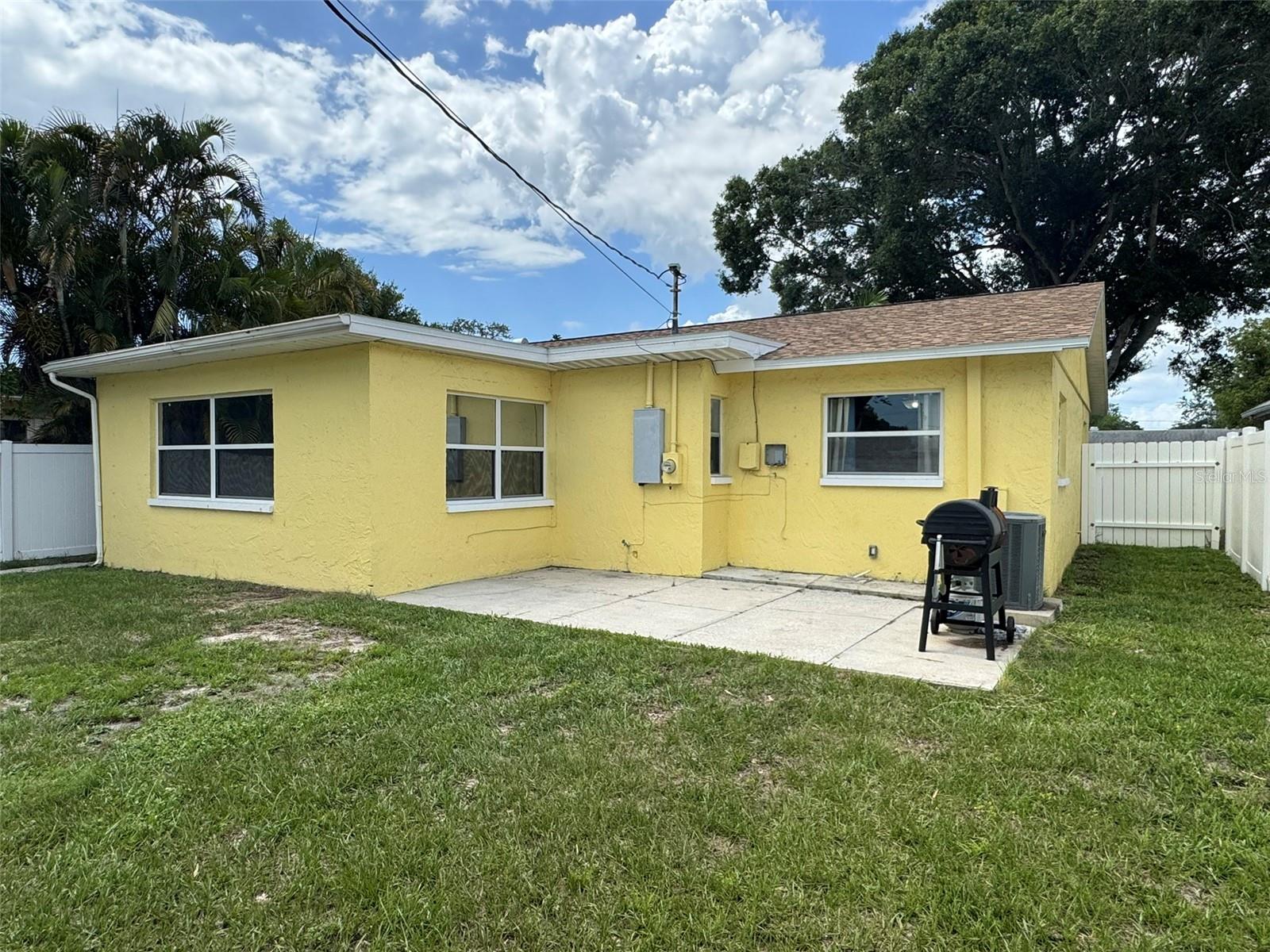 Image 25 of 33 For 4242 7th Avenue N