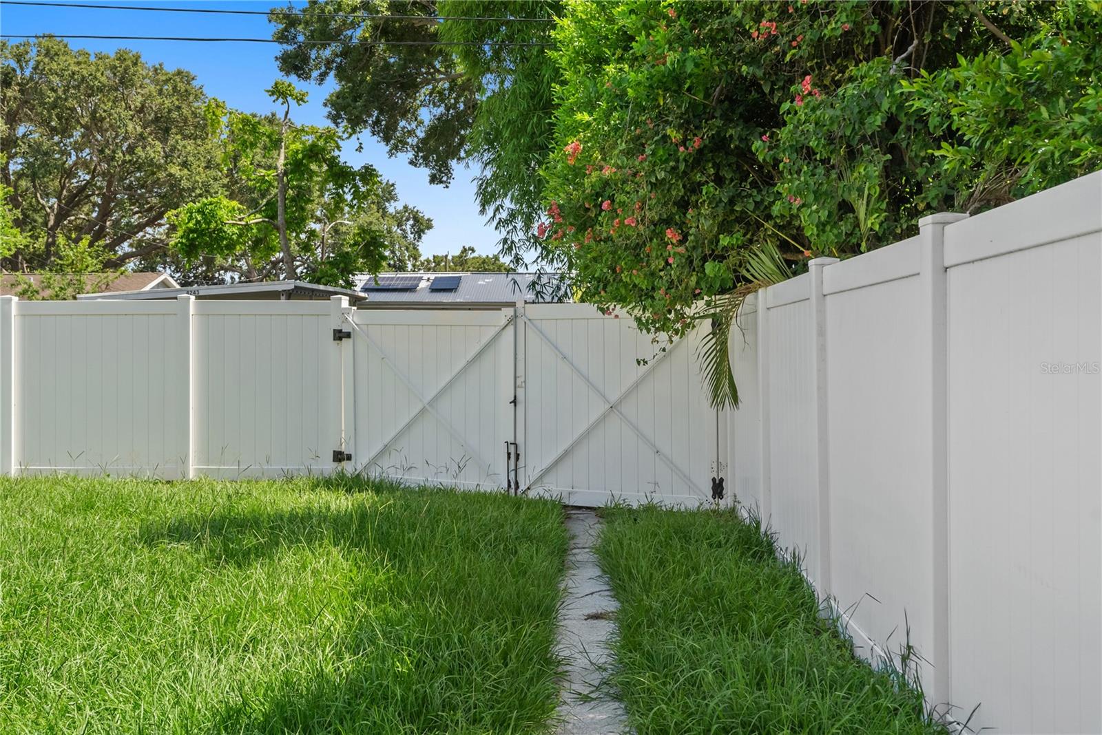 Image 26 of 33 For 4242 7th Avenue N