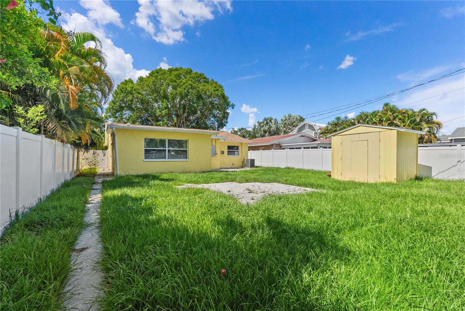 Image 27 of 33 For 4242 7th Avenue N