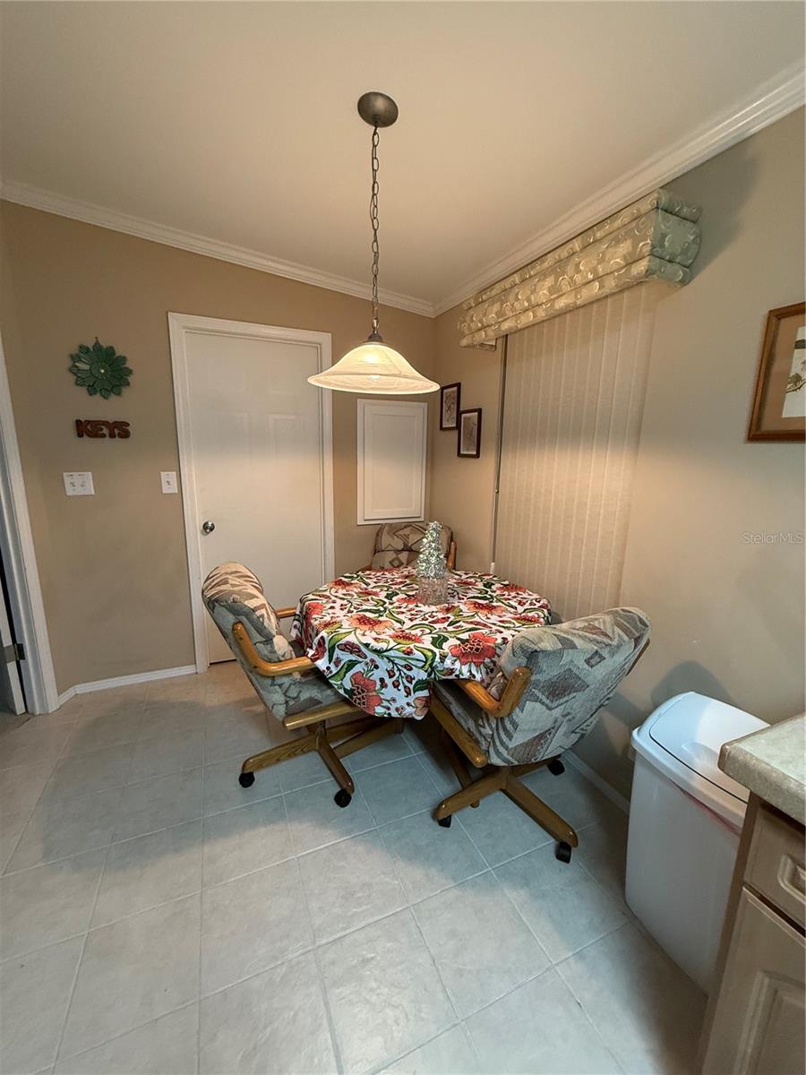 Image 6 of 12 For 2055 Floral Avenue 233