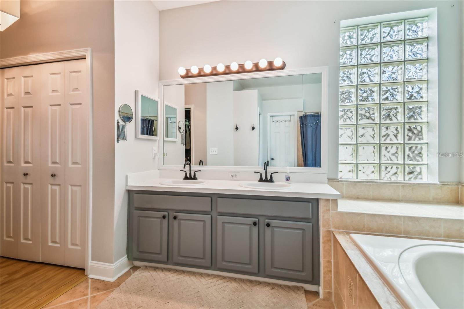 Image 24 of 53 For 6804 Pleasant Oaks Place