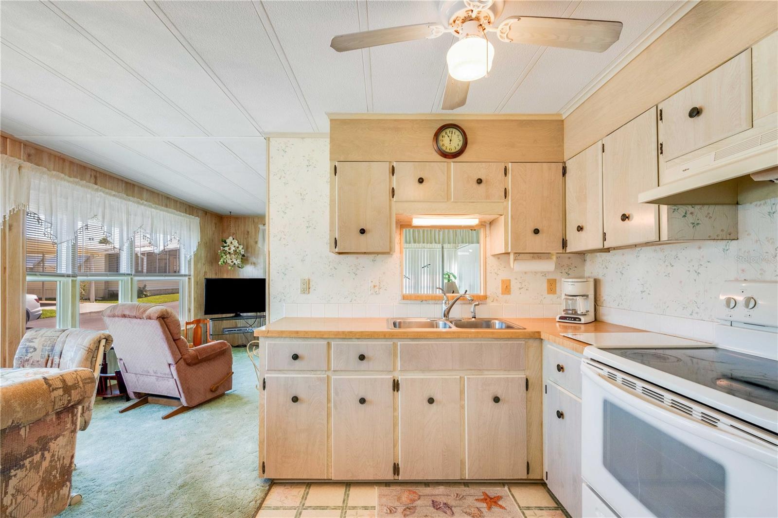 Image 11 of 45 For 37812 Valencia Avenue